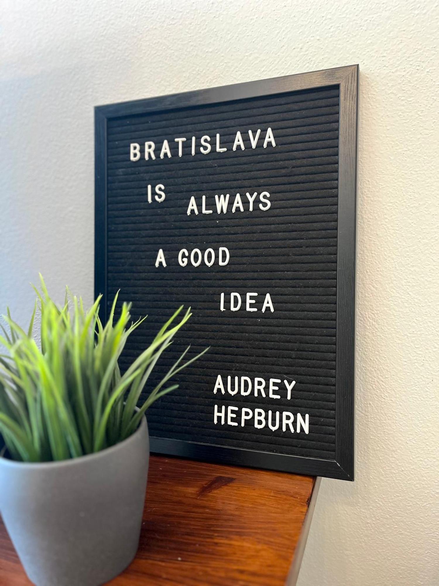 Audrey Hepburn Apartment Old Town Air Conditioned Bratislava Extérieur photo
