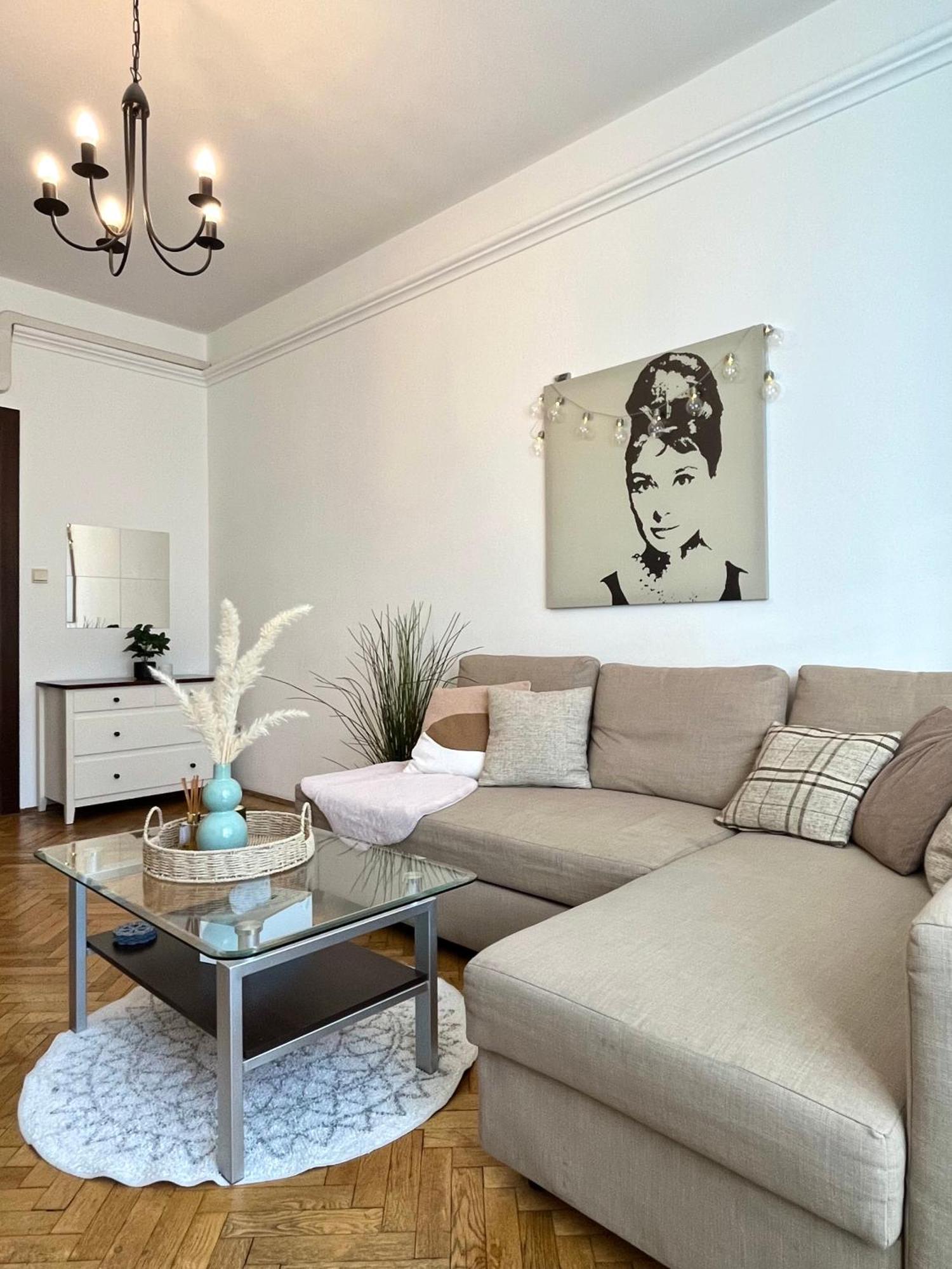 Audrey Hepburn Apartment Old Town Air Conditioned Bratislava Extérieur photo