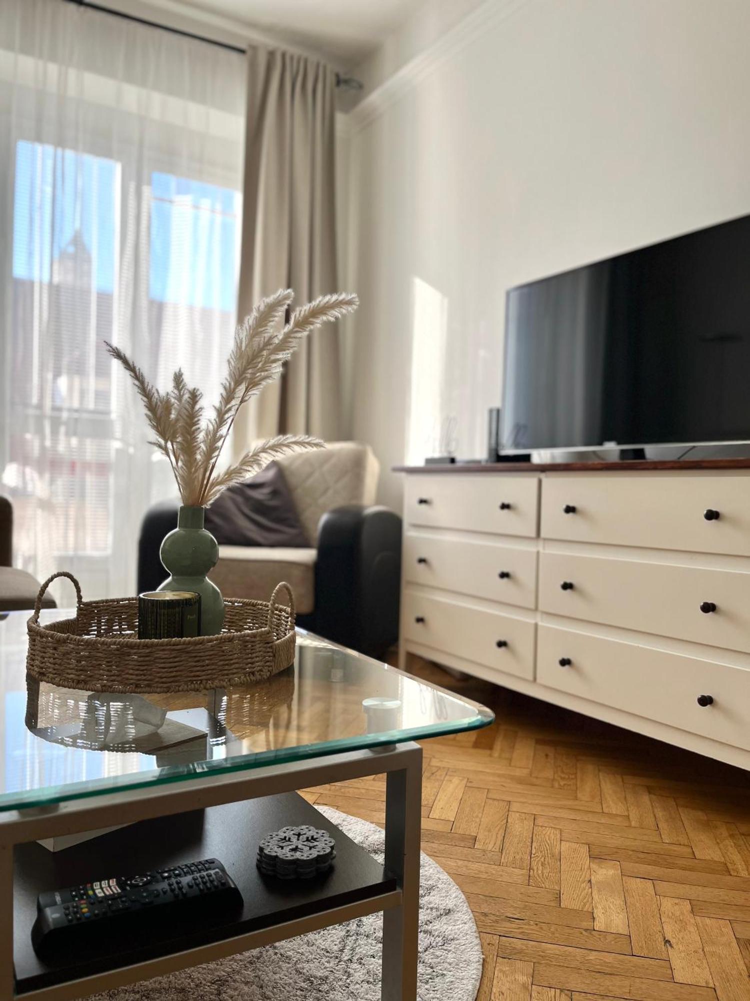 Audrey Hepburn Apartment Old Town Air Conditioned Bratislava Extérieur photo