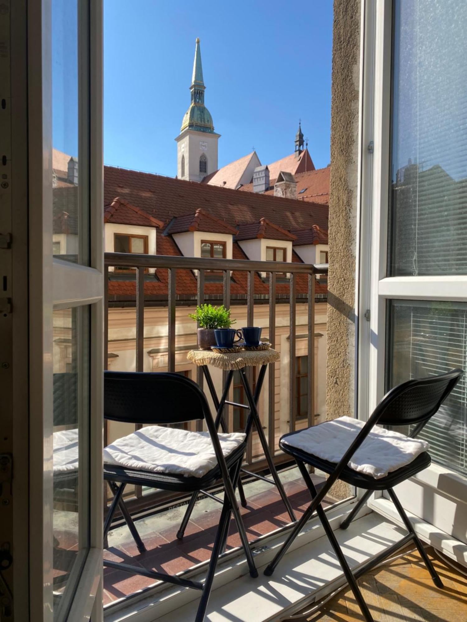 Audrey Hepburn Apartment Old Town Air Conditioned Bratislava Extérieur photo