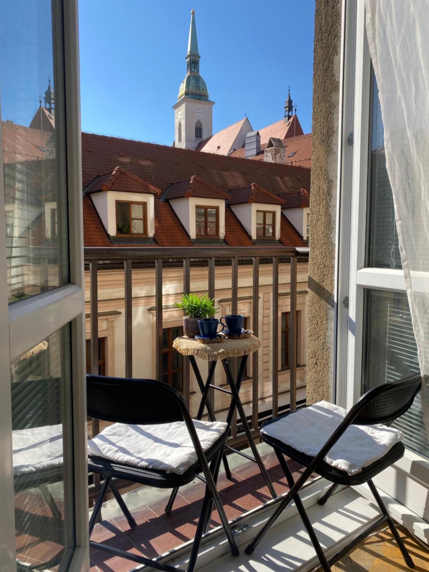 Audrey Hepburn Apartment Old Town Air Conditioned Bratislava Extérieur photo
